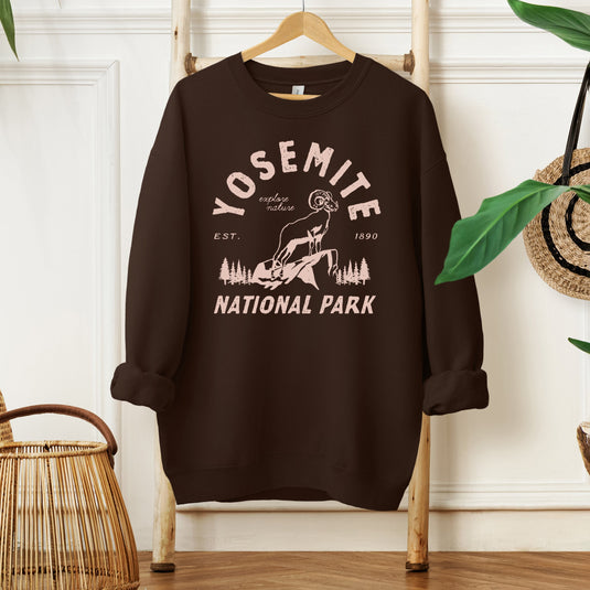 Vintage Yosemite National Park | Sweatshirt