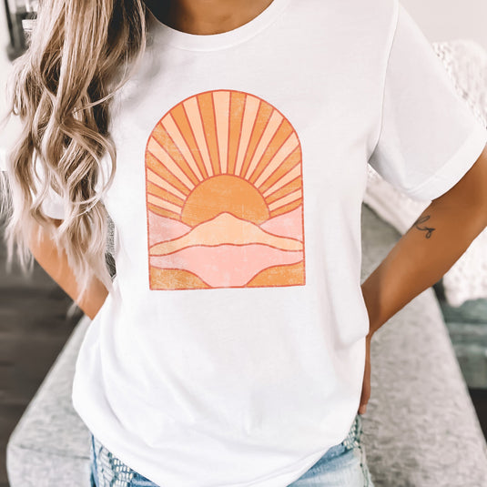 RETRO ARCHED SUNSET TEE